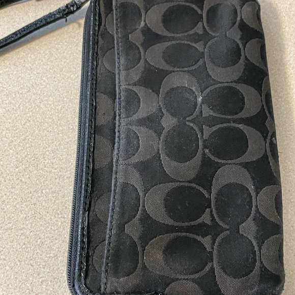 Coach canvas wristlet pre owned - Picture 2 of 8